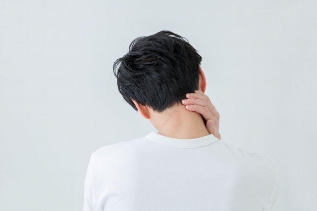 首肩痛の女性